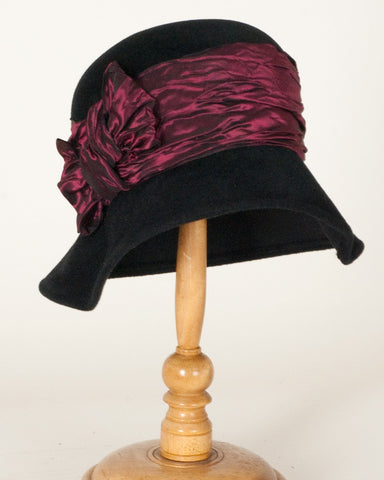 1121ADV Andrea, black with burgundy