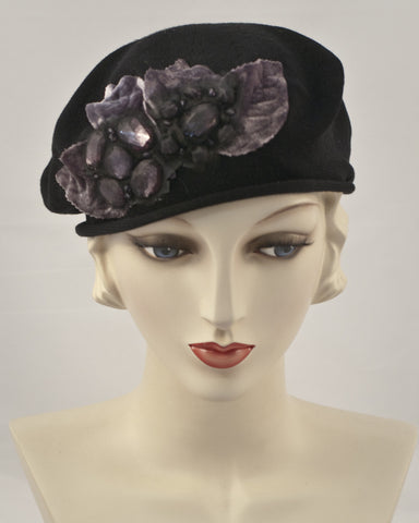 0953SBC Small Beret, black with eggplant